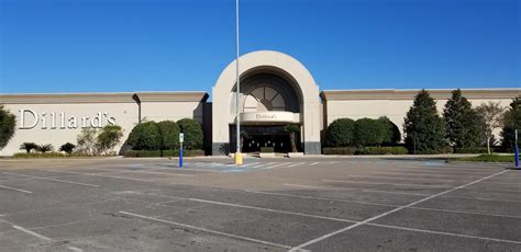 dillard's store baton rouge.